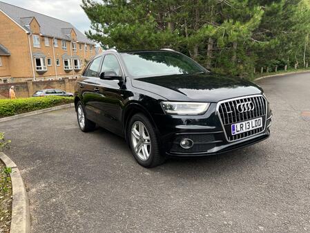 AUDI Q3 2.0 TDI S line 