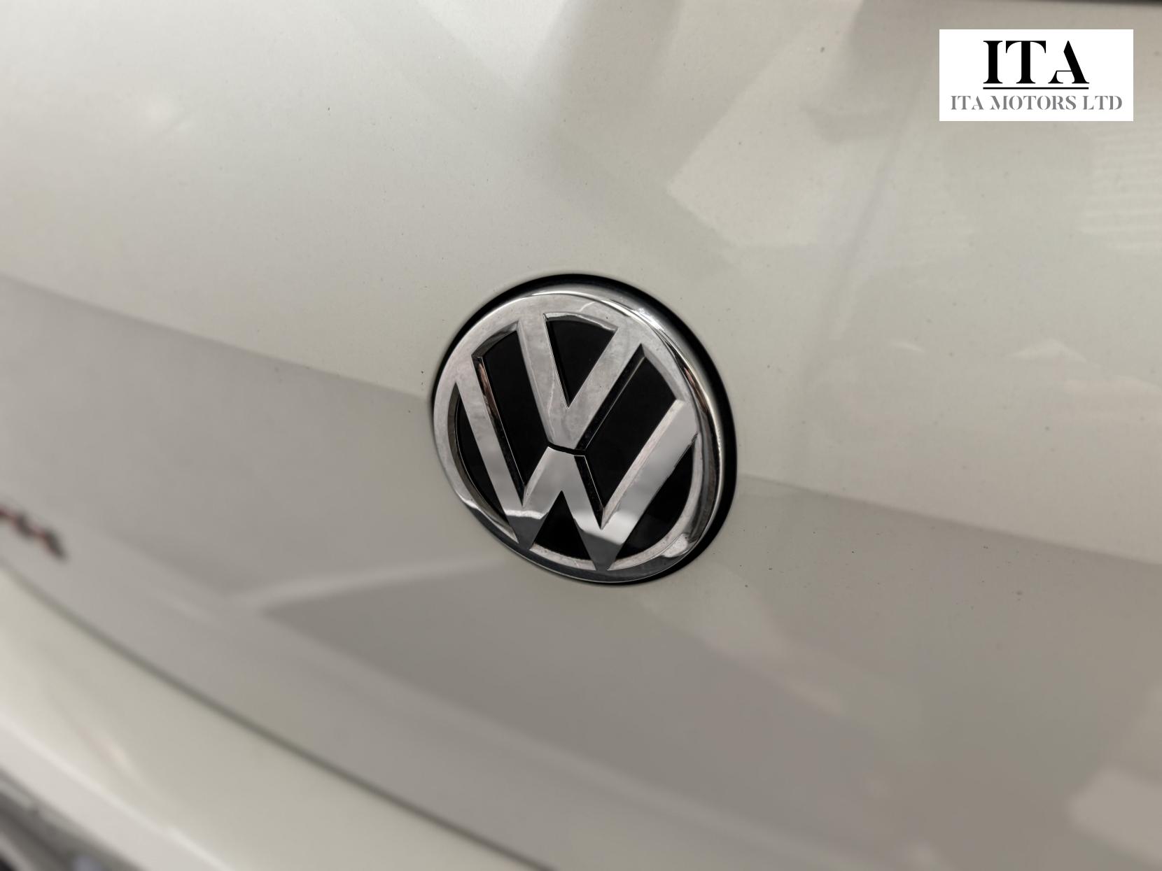 Volkswagen Golf 2.0 TSI BlueMotion Tech GTI Hatchback 5dr Petrol DSG Euro 6 (s/s) (220 ps)