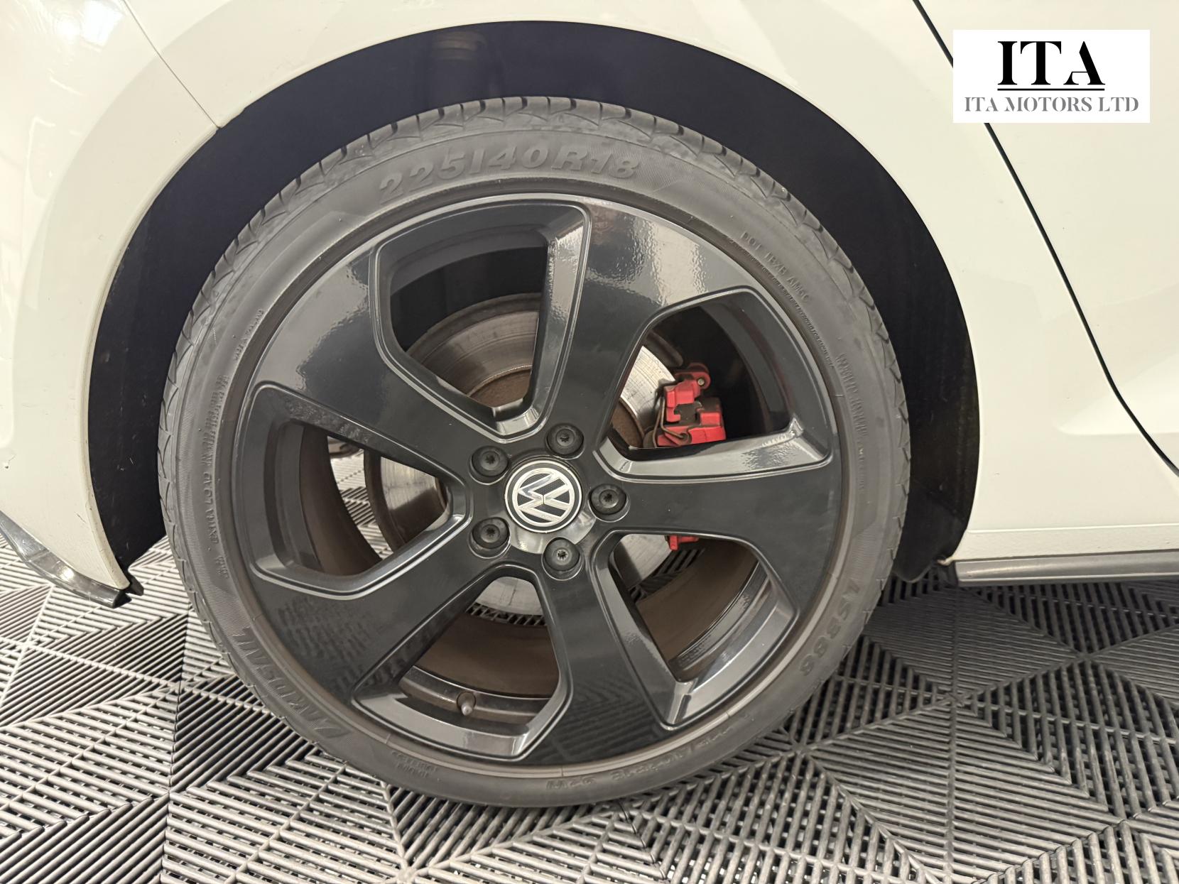 Volkswagen Golf 2.0 TSI BlueMotion Tech GTI Hatchback 5dr Petrol DSG Euro 6 (s/s) (220 ps)