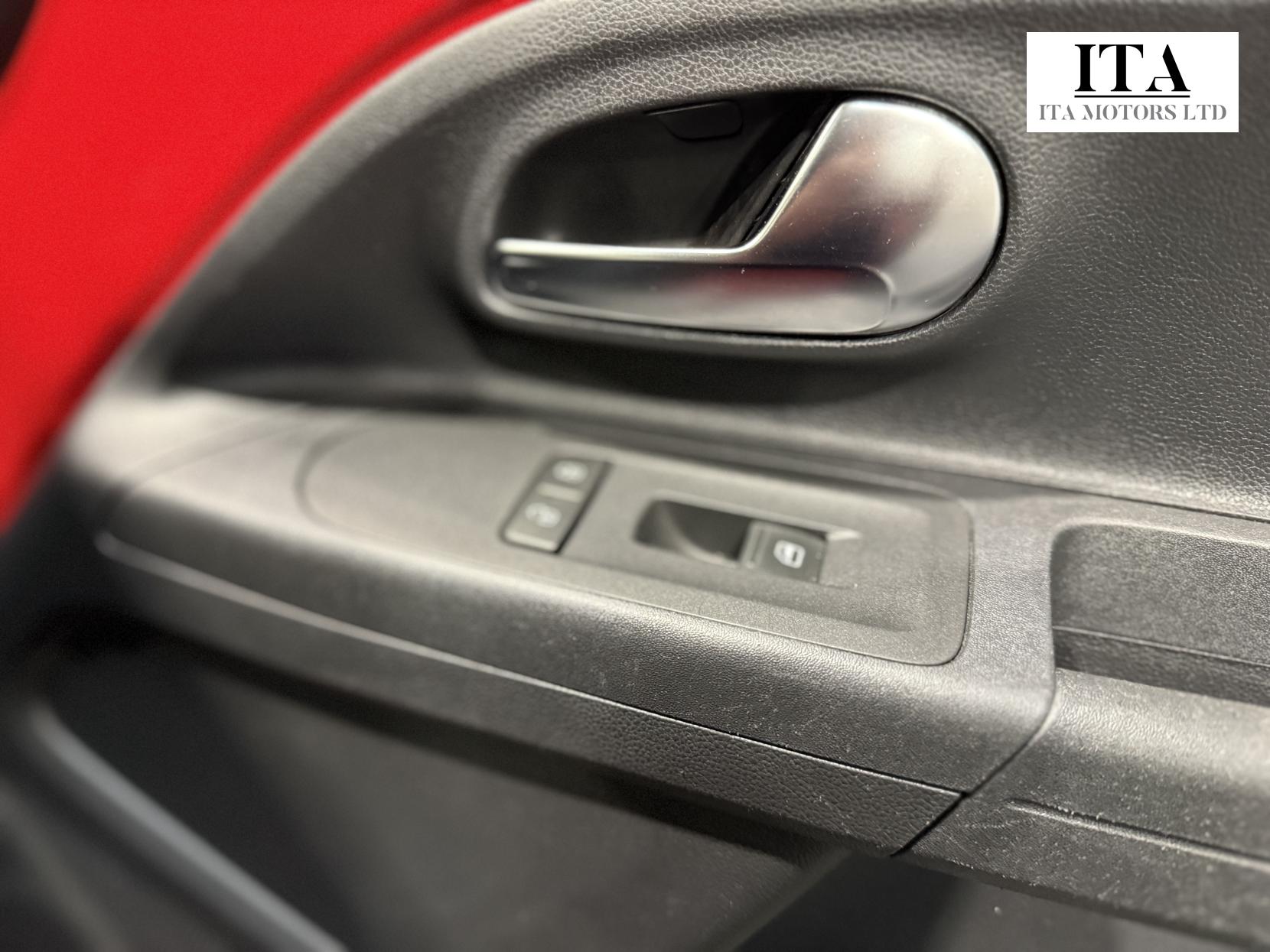 Volkswagen up! 1.0 Move up! Hatchback 5dr Petrol Manual Euro 5 (60 ps)