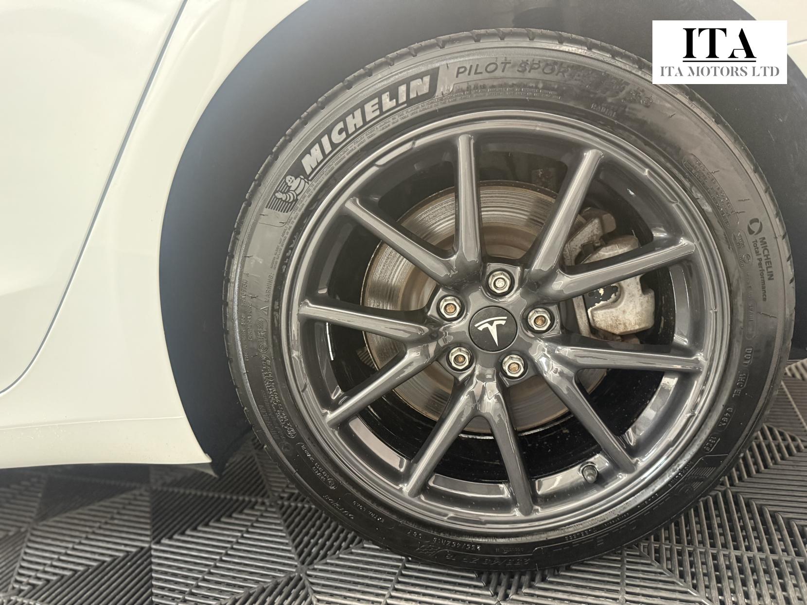 Tesla Model 3 Standard Range Plus Saloon 4dr Electric Auto RWD (241 bhp)